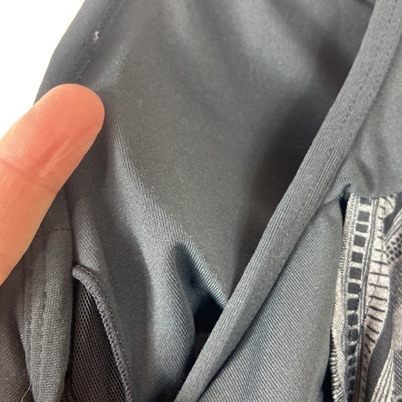 Fabletics Gray & Black Norwalk Aztec Diamond Built in Bra Workout Tank Top Small - Picture 7 of 7